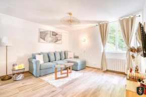 Charming apartment in a castle in town